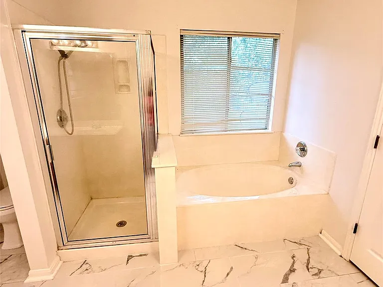 206 Sunshadow Dr — Photo 18