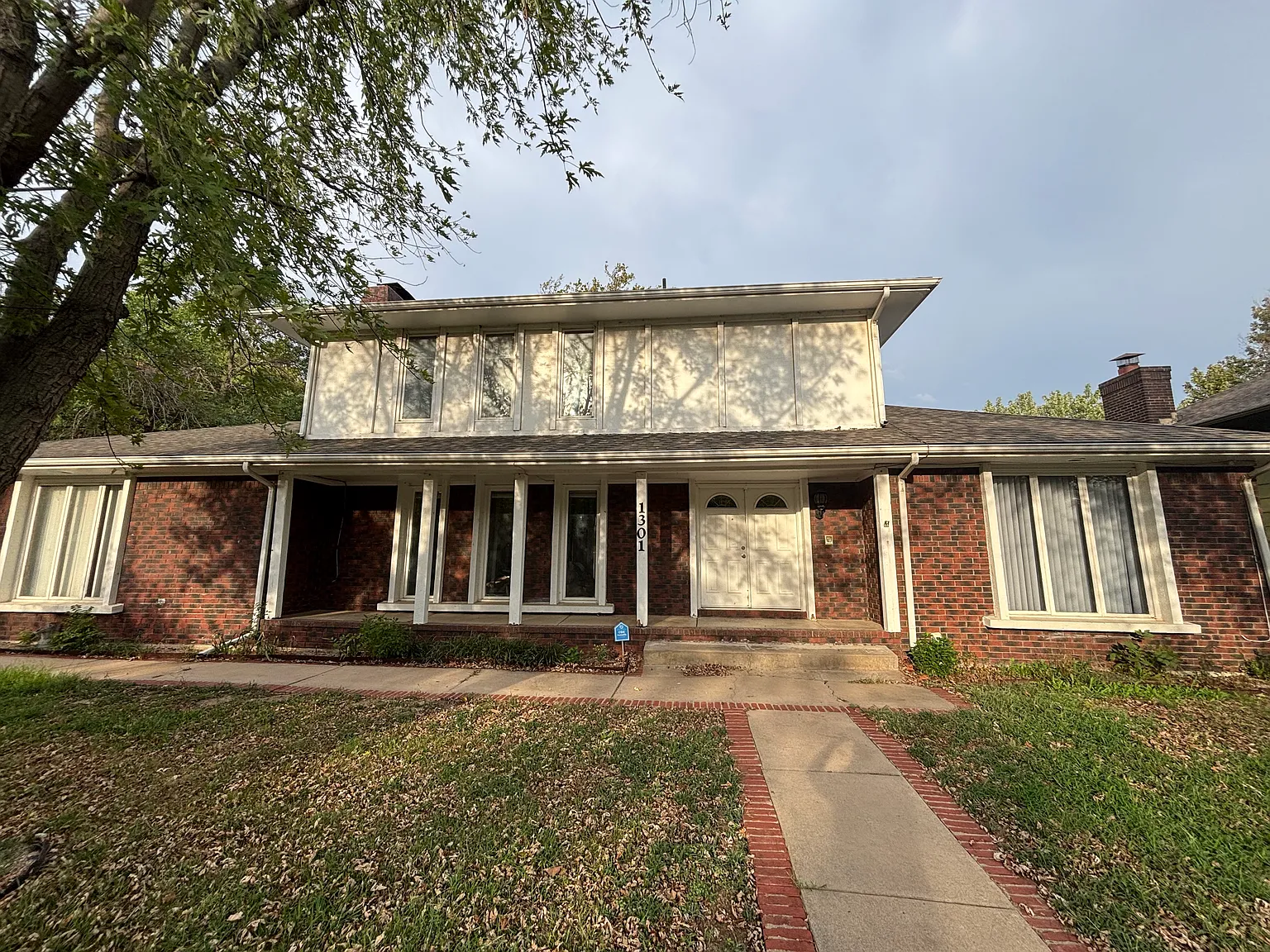 4 bed, 3.5 bath, 2694 sqft, $1,950 — Photo 1