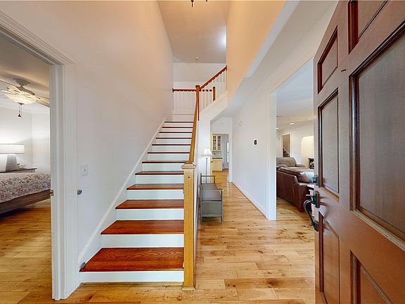 4th image of 109 Rosemont St