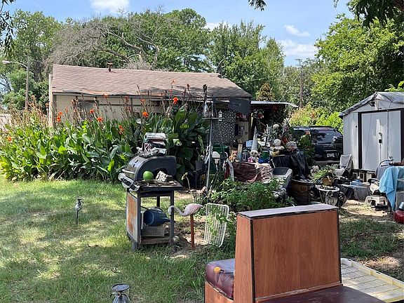 5th image of 326 Callier St