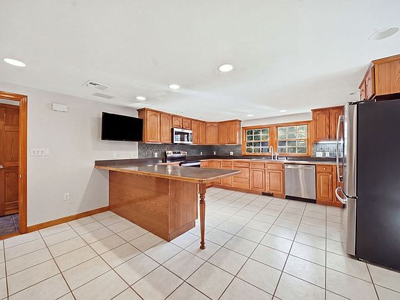 3rd image of 1289 Whipple Rd