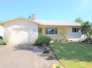 1945 W Hayes St, Woodburn, OR