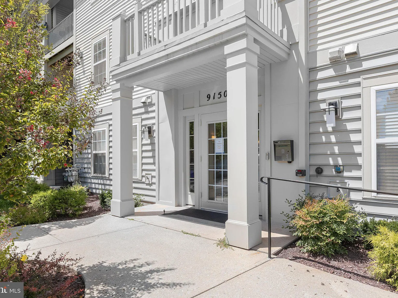 2 bed, 1180 sqft, $2,500 — Photo 1