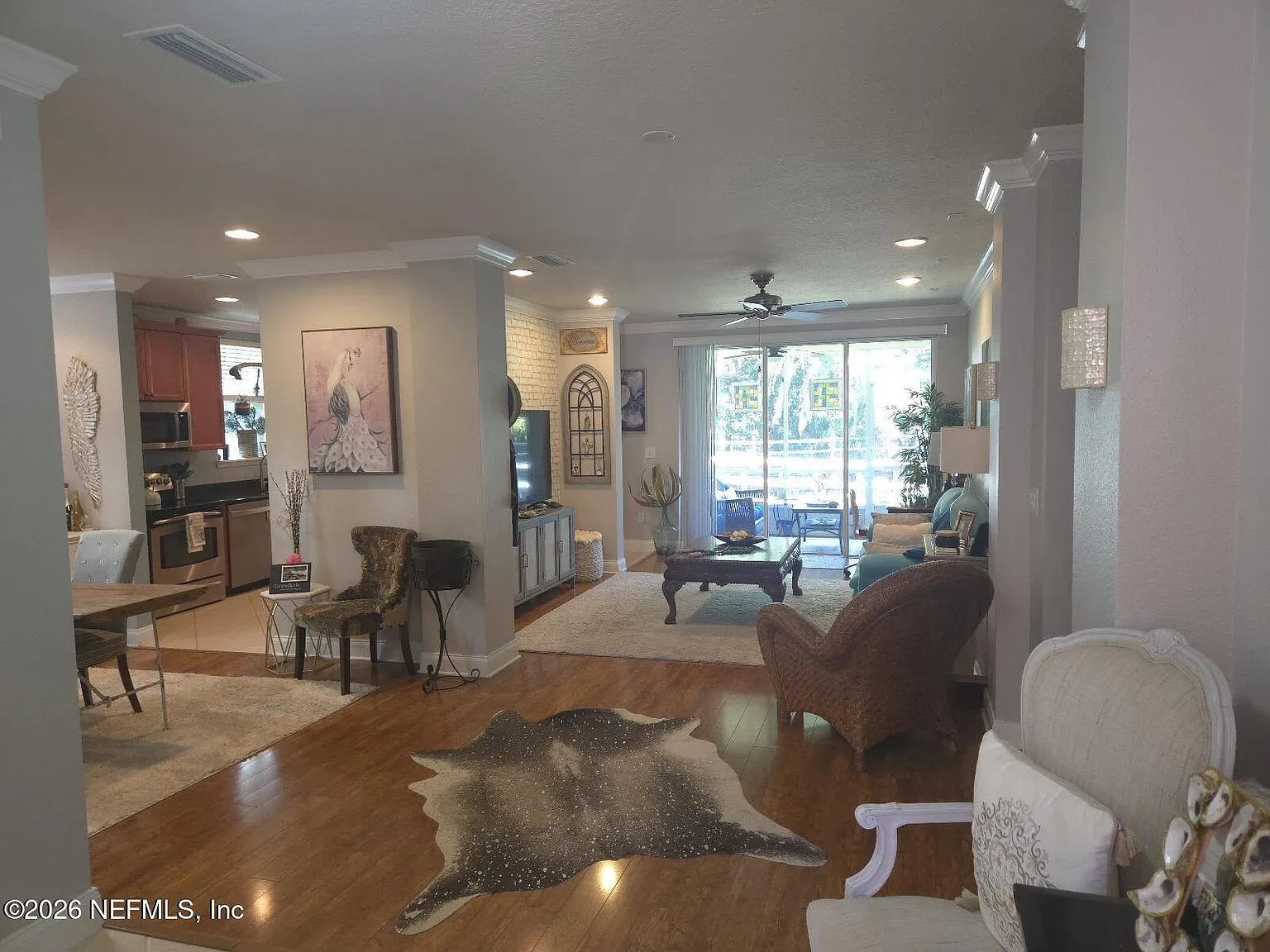 3 bed, 2.0 bath, 1991 sqft, $3,400 — Photo 4