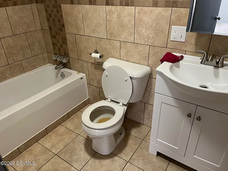 156 E Independence St #4B — Photo 5