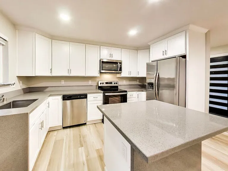 25 Devonshire Blvd #1 — Photo 1