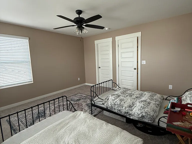 English Oak Dr — Photo 41