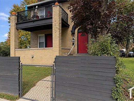 2nd image of 1452 Collingwood St