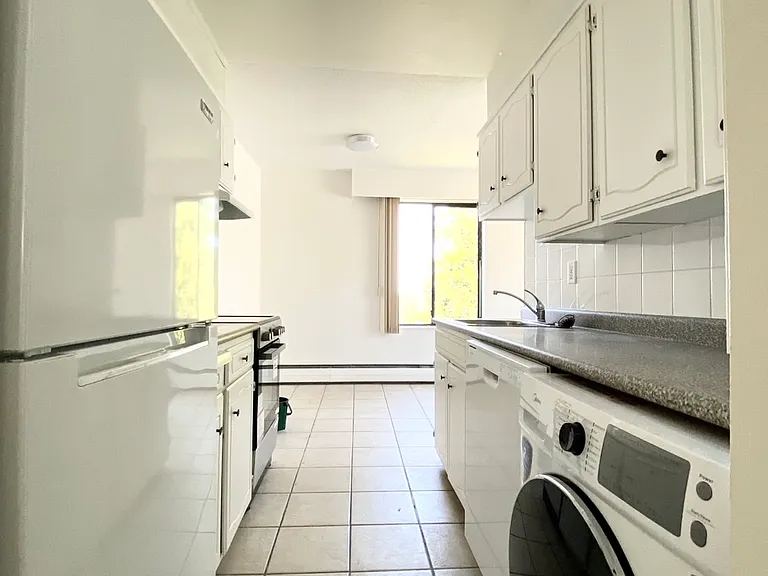 15158 Royal Ave #302 — Photo 7