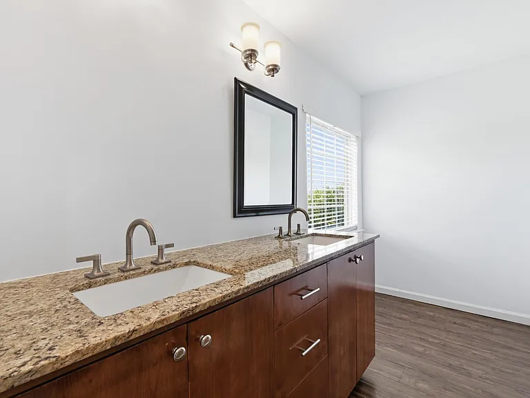 330 Howard Ln — Photo 20