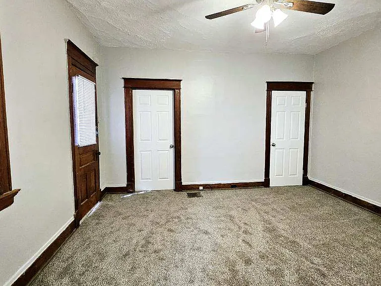 2422 Warren St — Photo 9
