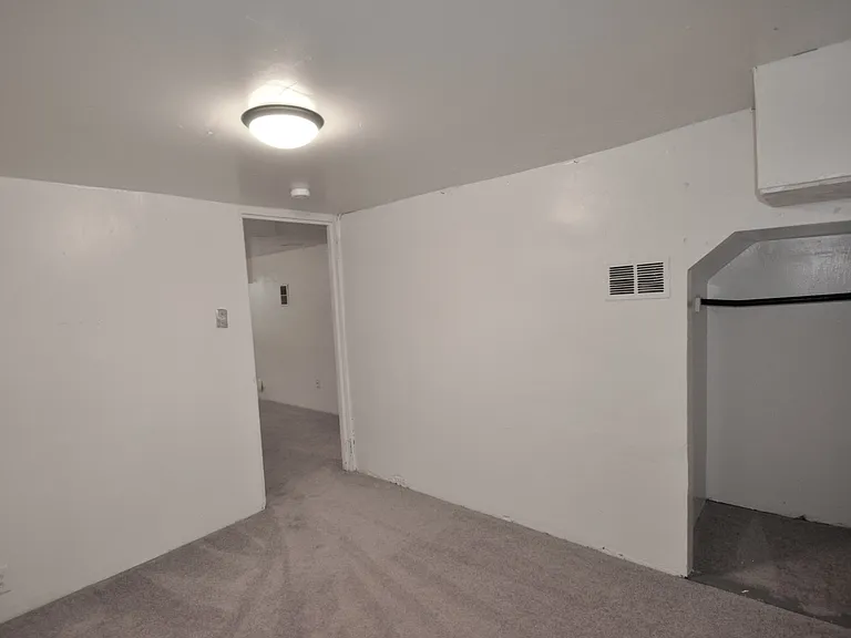 2525 Olive St — Photo 16