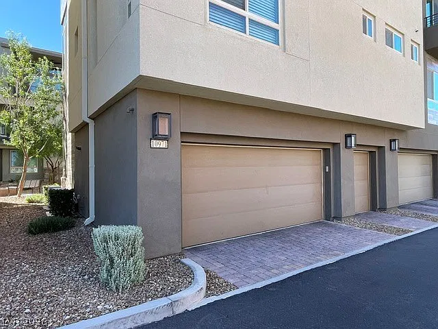 3 bed, 2.5 bath, 2436 sqft, $5,200 — Photo 4