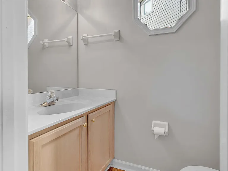 8676 Ashley Glen Cir N — Photo 3
