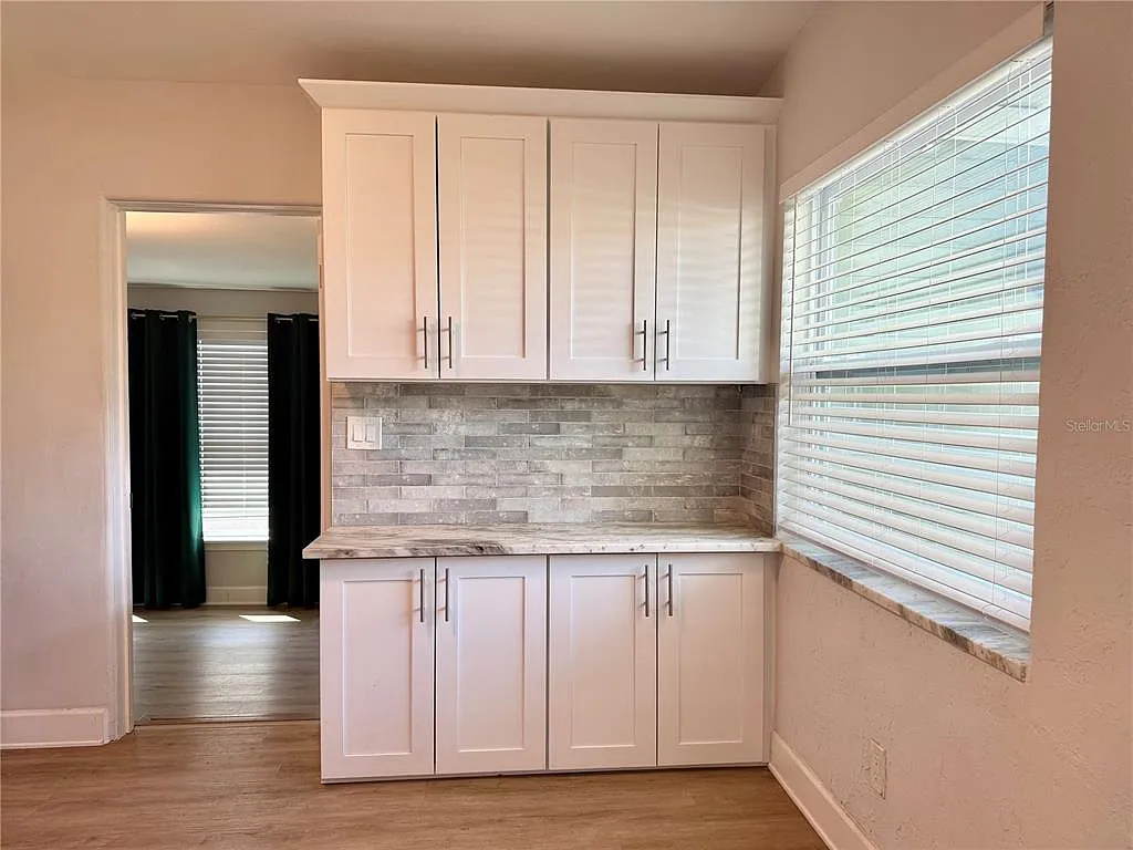 3 bed, 1.0 bath, 1030 sqft, $2,700 — Photo 4