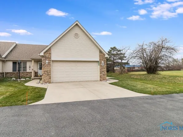 4249 Townhouse Dr, Oregon, OH 43616