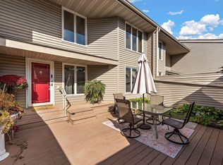 437 County Road C W, Roseville, MN 55113