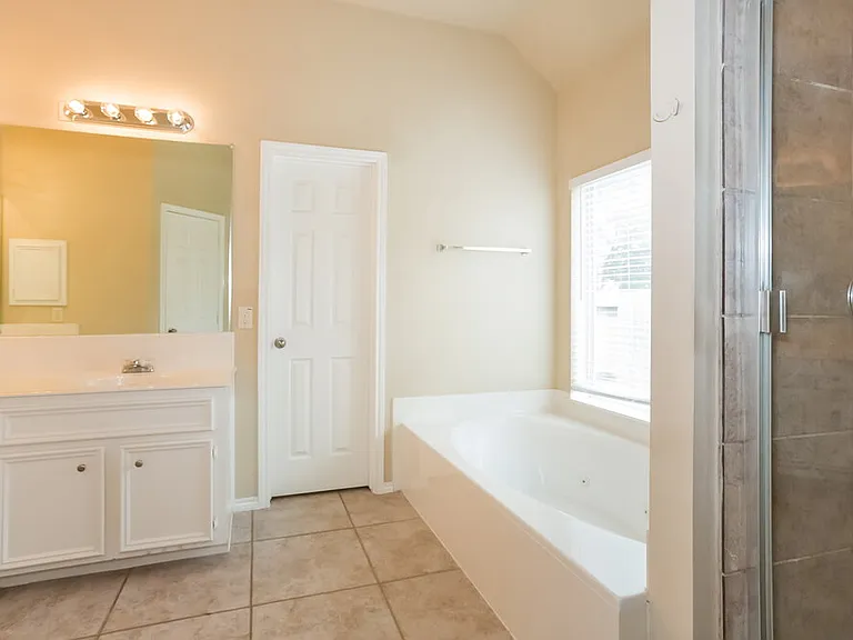 9510 Wakefield Village Dr — Photo 7