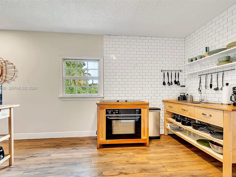 1826 NW South River Dr — Photo 19