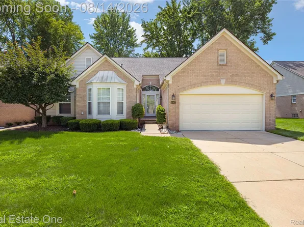 4165 Paisley Dr, Sterling Heights, MI 48314