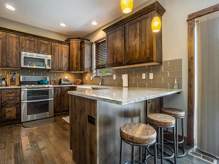1355 Broadview Rd — Photo 8