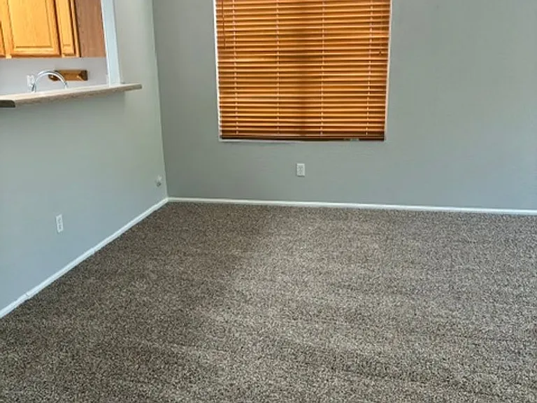 529 E Cantebria Dr — Photo 4