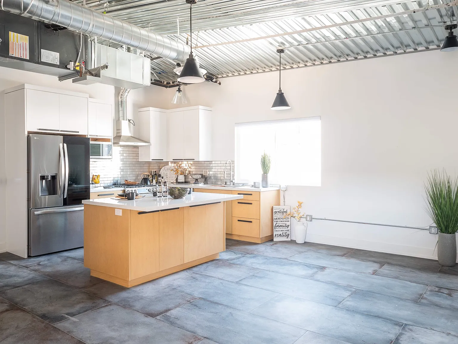 605 Lofts — Photo 3