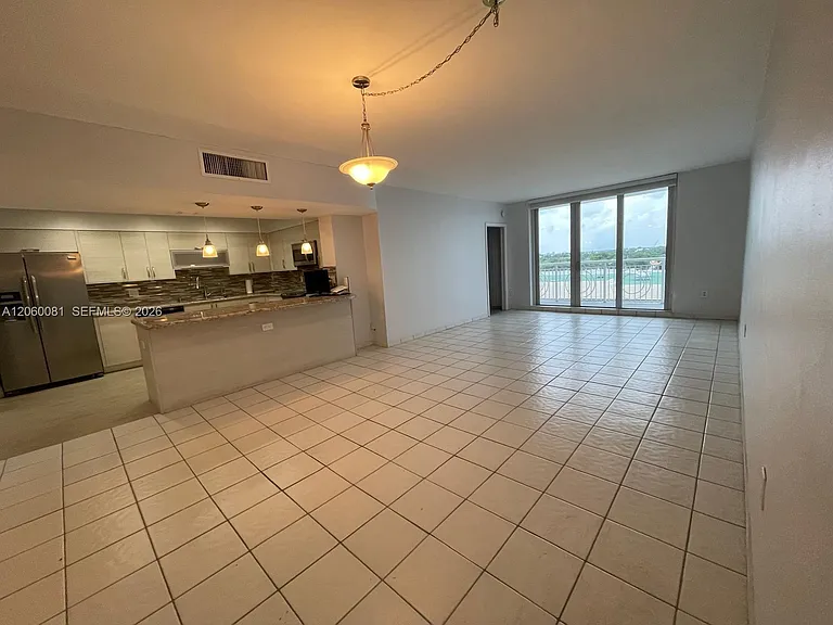5825 Collins Ave #7B — Photo 2