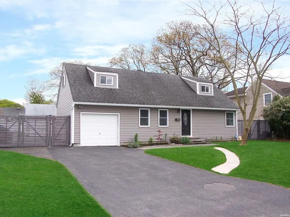 429 1st Avenue, Bayport, NY 11705