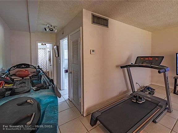 4th image of 2110 NE 39th St APT 1A