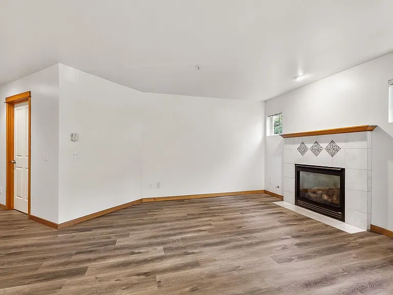 2-Bedroom Apartment for Rent at North Admiral Court - West Seattle — Photo 12