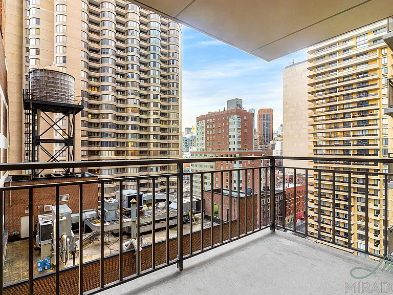 330 E 39th St #10R — Photo 7