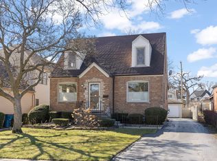 370 N Oak St, Elmhurst, IL 60126