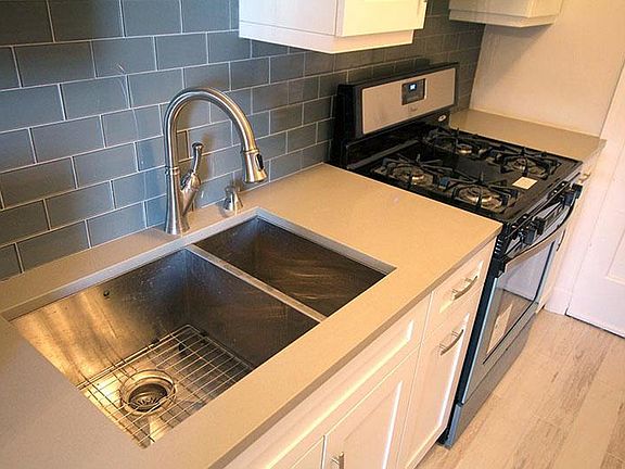 5th image of 2000 N Lincoln Park W #909