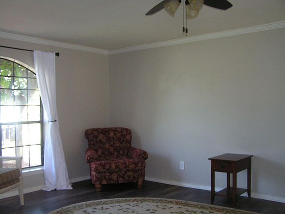 3rd image of 200 Hilltop Dr