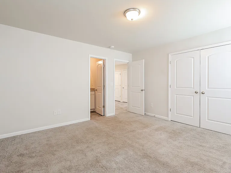 130 Combine Ln — Photo 8