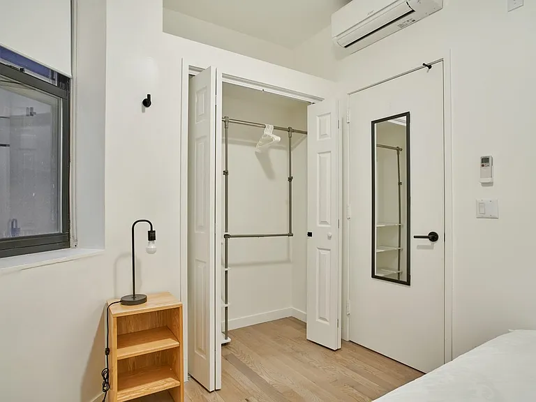 424 W 47th St #2 — Photo 2