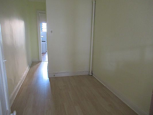 5th image of 129 Montrose Ave APT 3