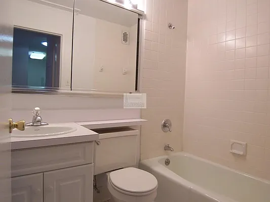 Rented by Manhattan Connection | media 17