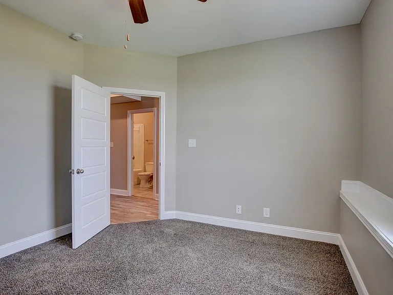 1121 Cardinal Creek Dr — Photo 37
