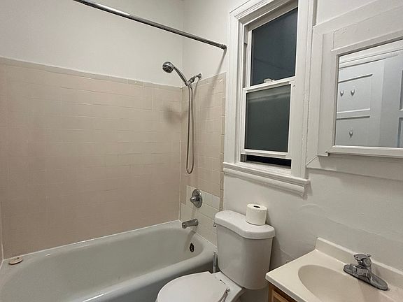 2nd image of 1200 Clay St #6