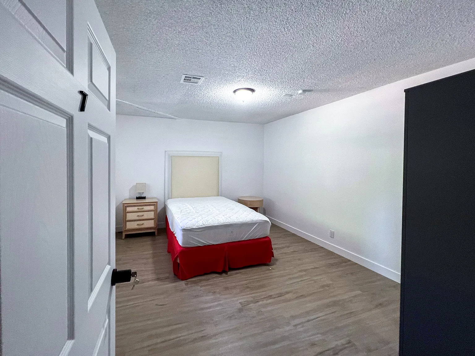 4 bed, 3.0 bath, 1999 sqft, $884 — Photo 1
