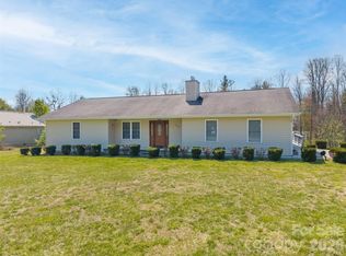476 Jackson Loop Rd, Flat Rock, NC 28731