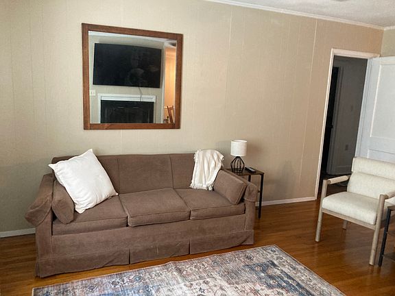 3rd image of 816 Johnson Ave