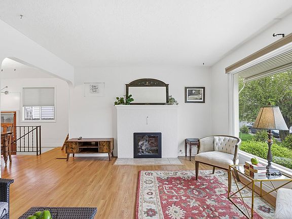 5th image of 1107 E Empire Ave