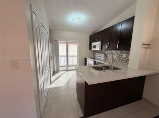 2425 W 76th St APT 204, Hialeah, FL 33016