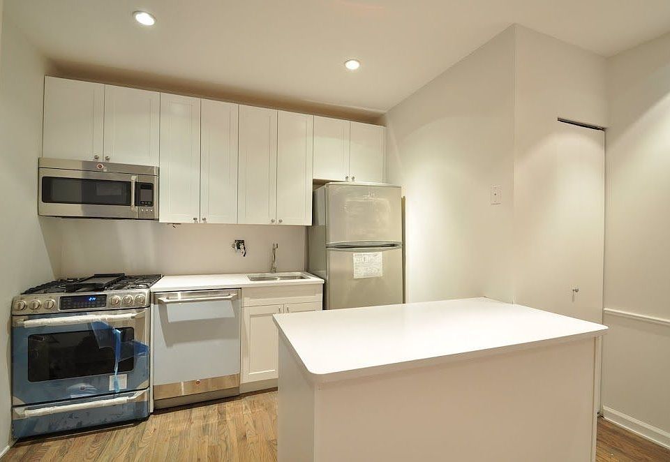 1st image of 226 E 70th St APT 6B