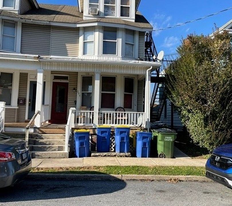 1st image of 209 9th St