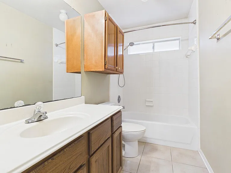 3914 Cyril Dr — Photo 3