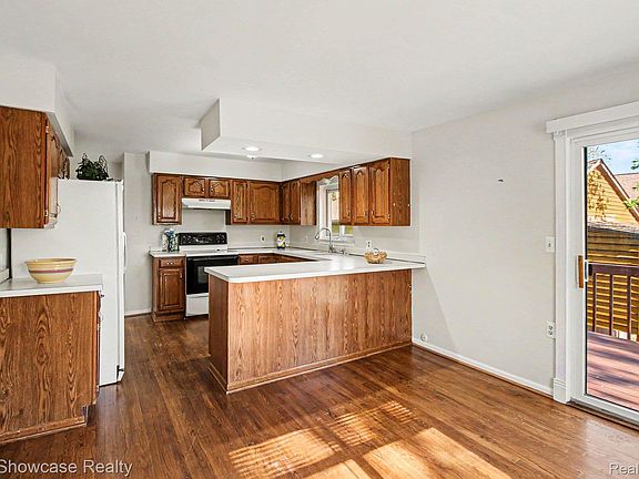 5th image of 2331 Lakeside Dr